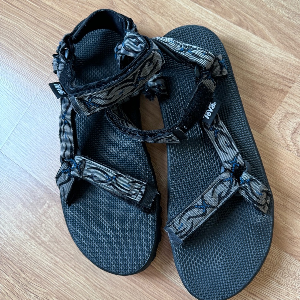 Menβs Teva sandal sizeβ 12